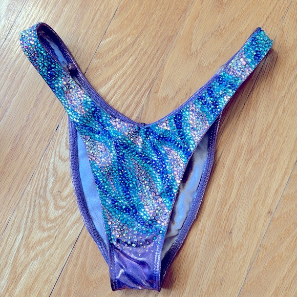 Muscle Dazzle Competition Suit with case, extra rhinestones & jewelry. - Picture 10 of 17